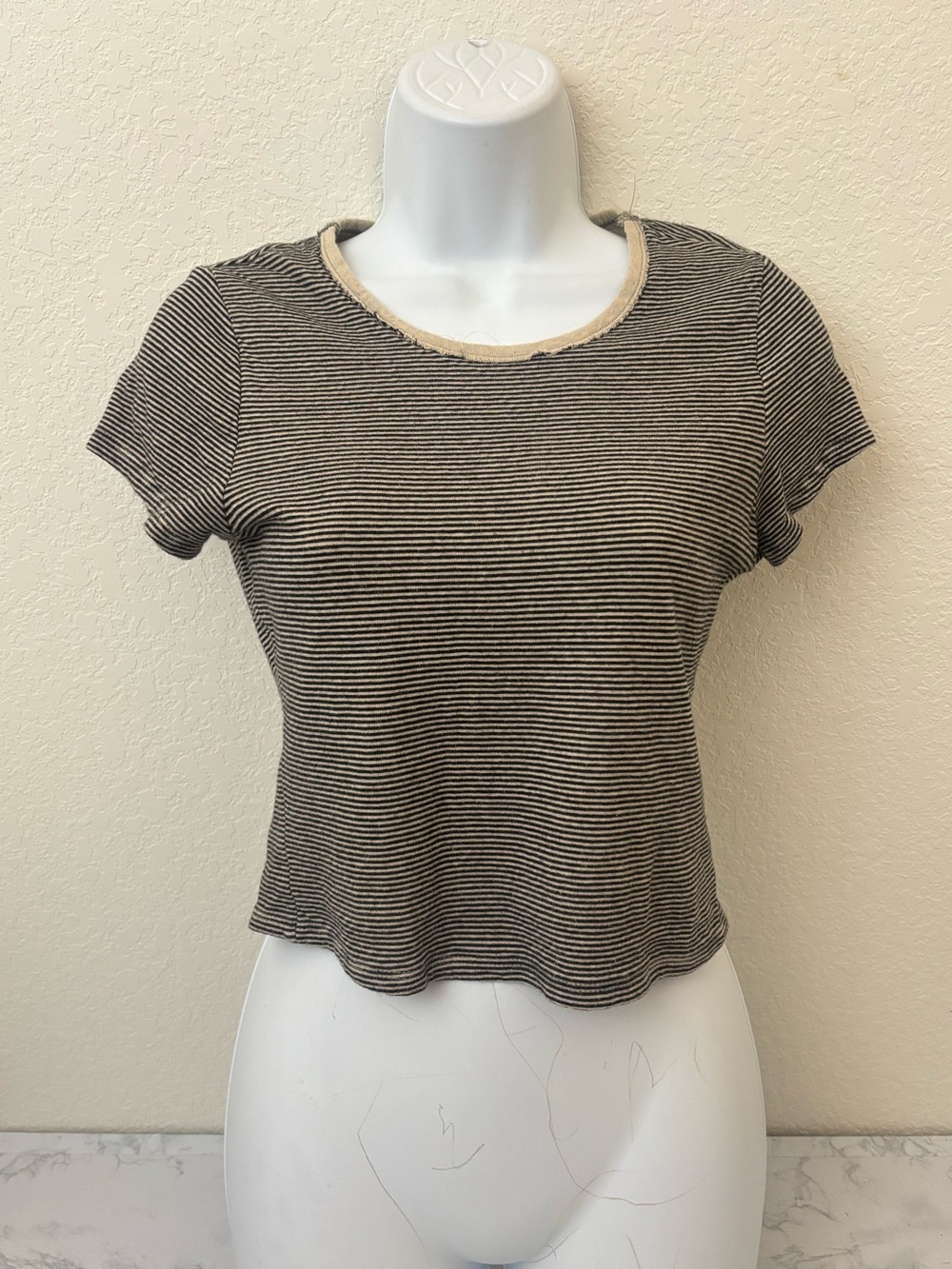 Isabella Rose Taylor Short Sleeve Crop Top Juniors M Distressed Gray Striped